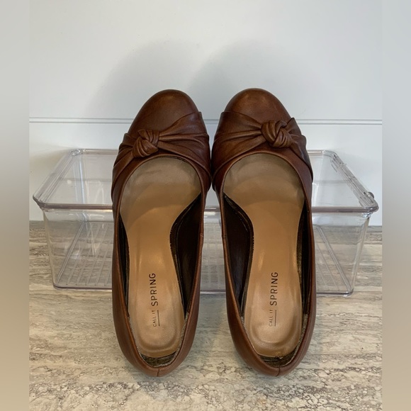 Call It Spring Brown Vegan Leather Pump - Size 6.5 - Picture 4 of 5